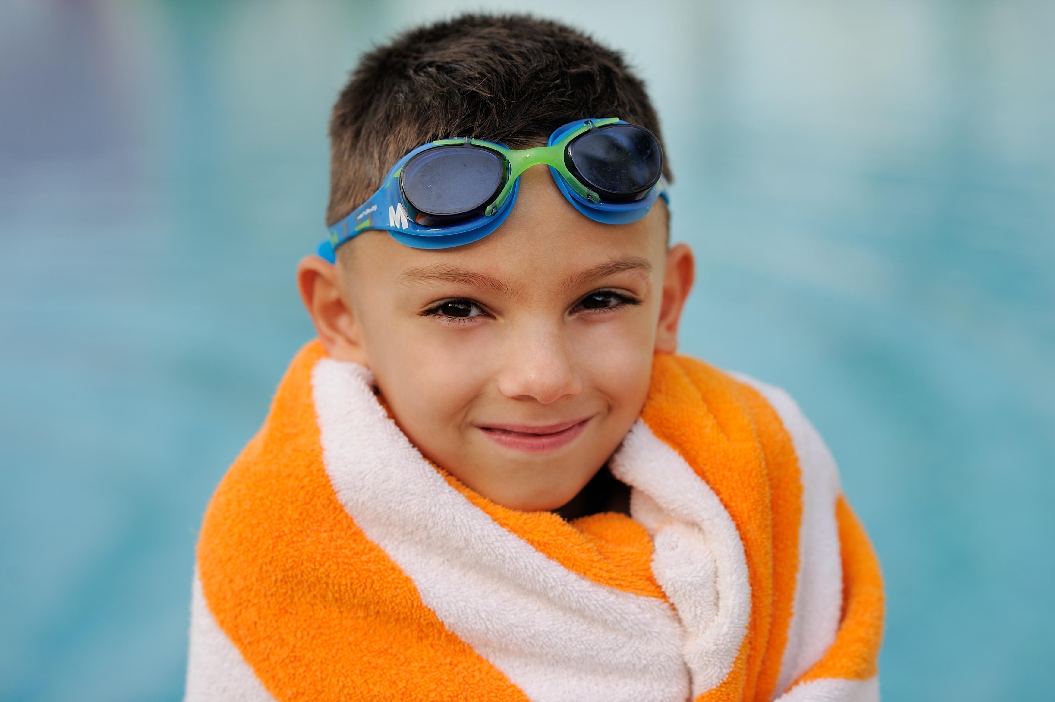 Mövenpick Hotel&Resort Al Bida'a Kuwait Salmiya Exterior foto A child wearing swim goggles