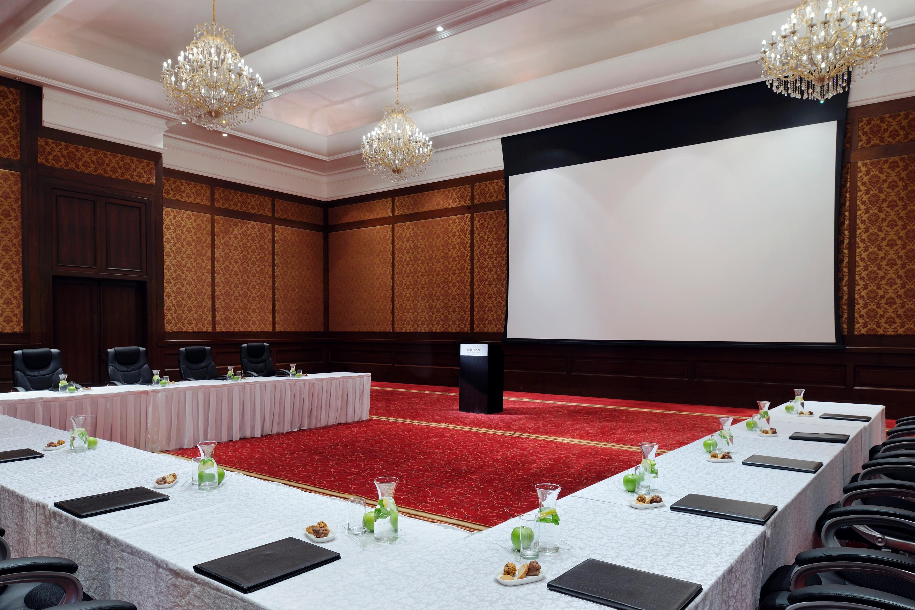 Mövenpick Hotel&Resort Al Bida'a Kuwait Salmiya Exterior foto The meeting room