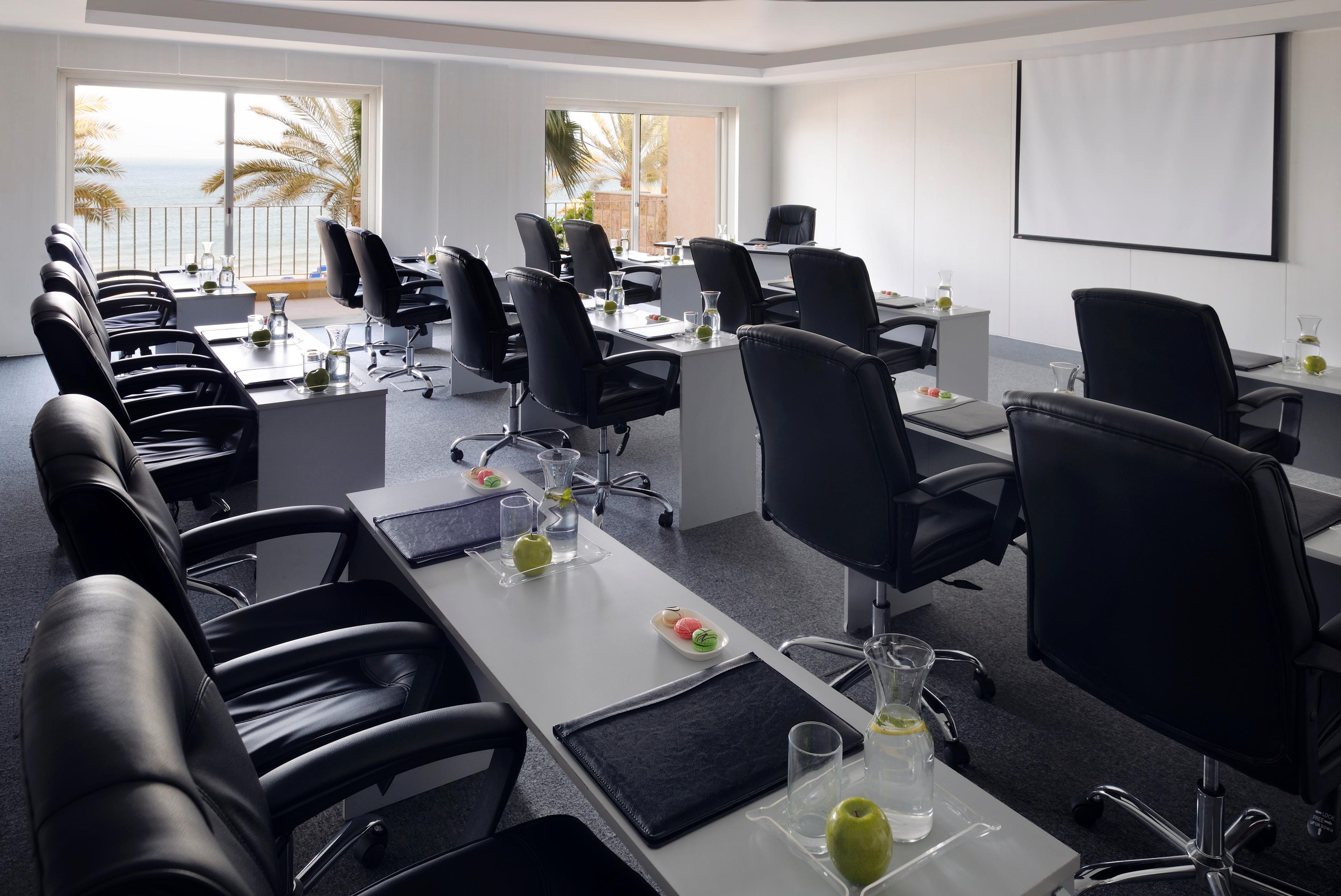 Mövenpick Hotel&Resort Al Bida'a Kuwait Salmiya Exterior foto Meeting room