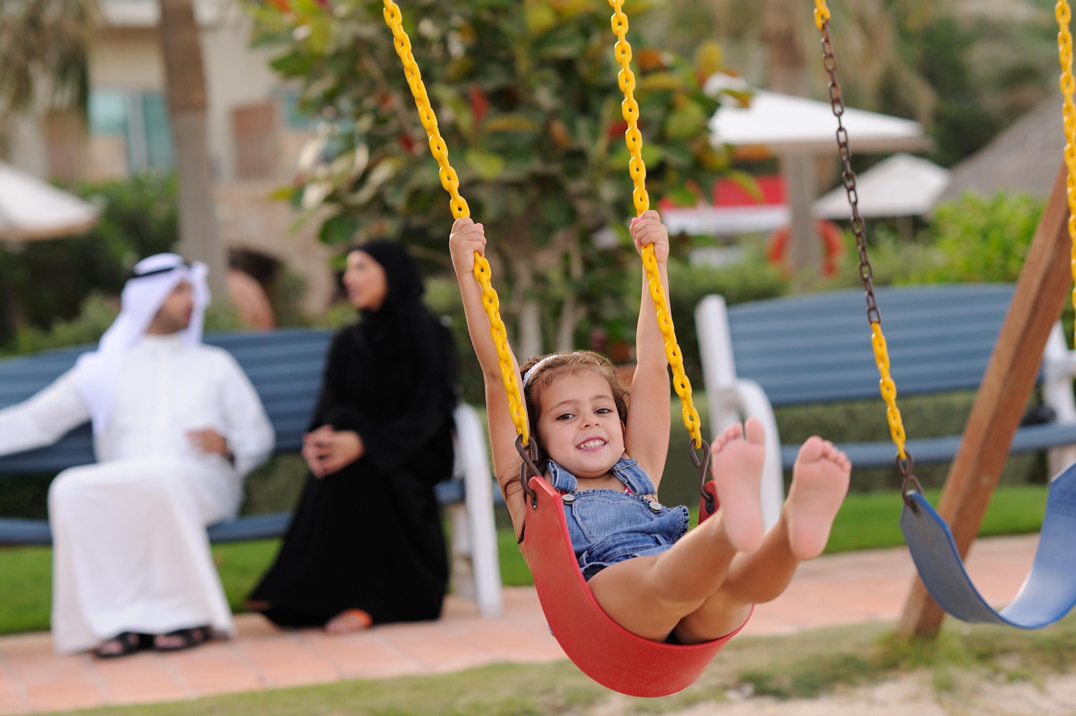 Mövenpick Hotel&Resort Al Bida'a Kuwait Salmiya Exterior foto A child on a swing