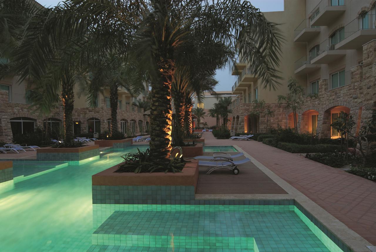 Mövenpick Hotel&Resort Al Bida'a Kuwait Salmiya Zimmer foto The pool at the hotel