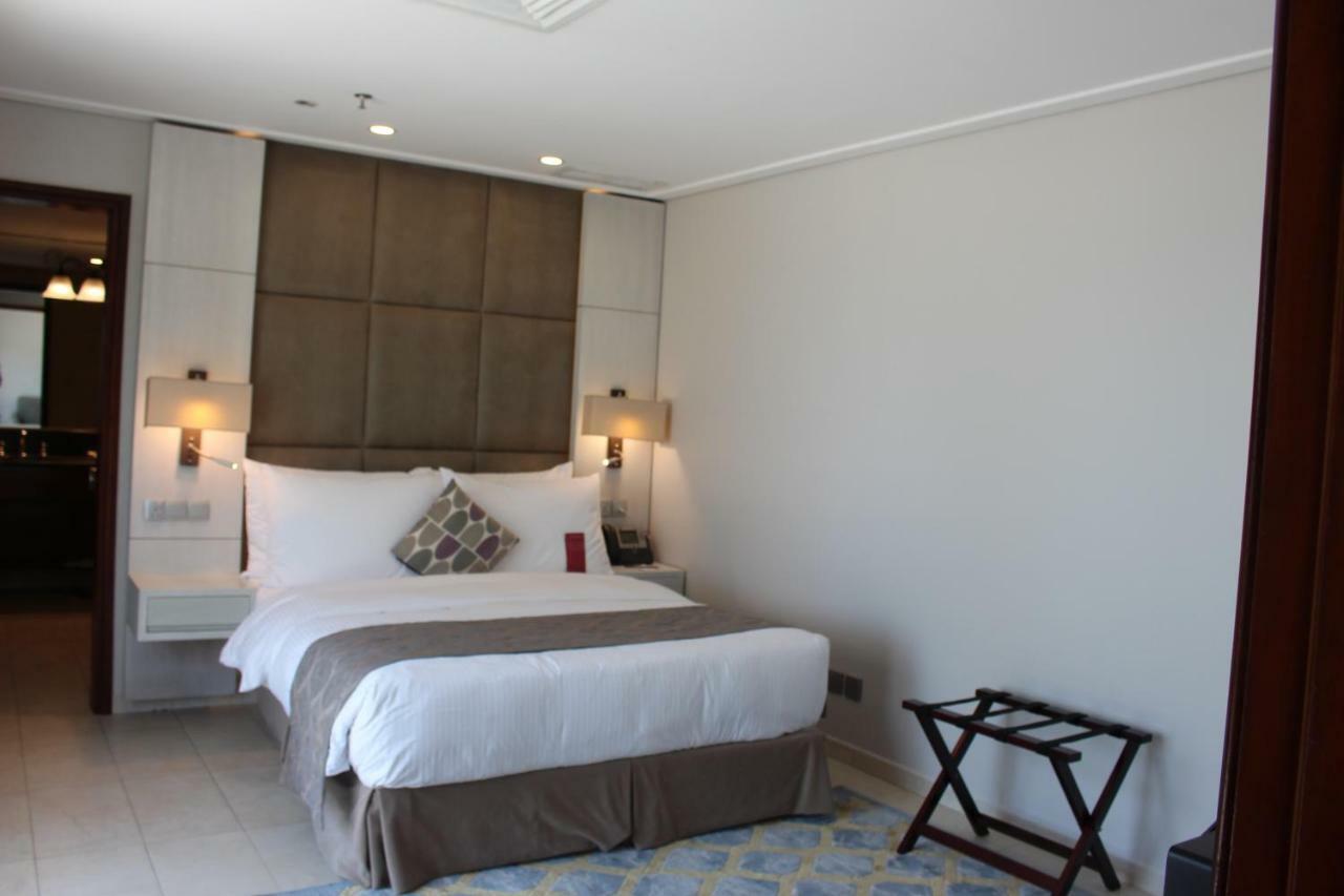 Mövenpick Hotel&Resort Al Bida'a Kuwait Salmiya Exterior foto A bedroom at the hotel