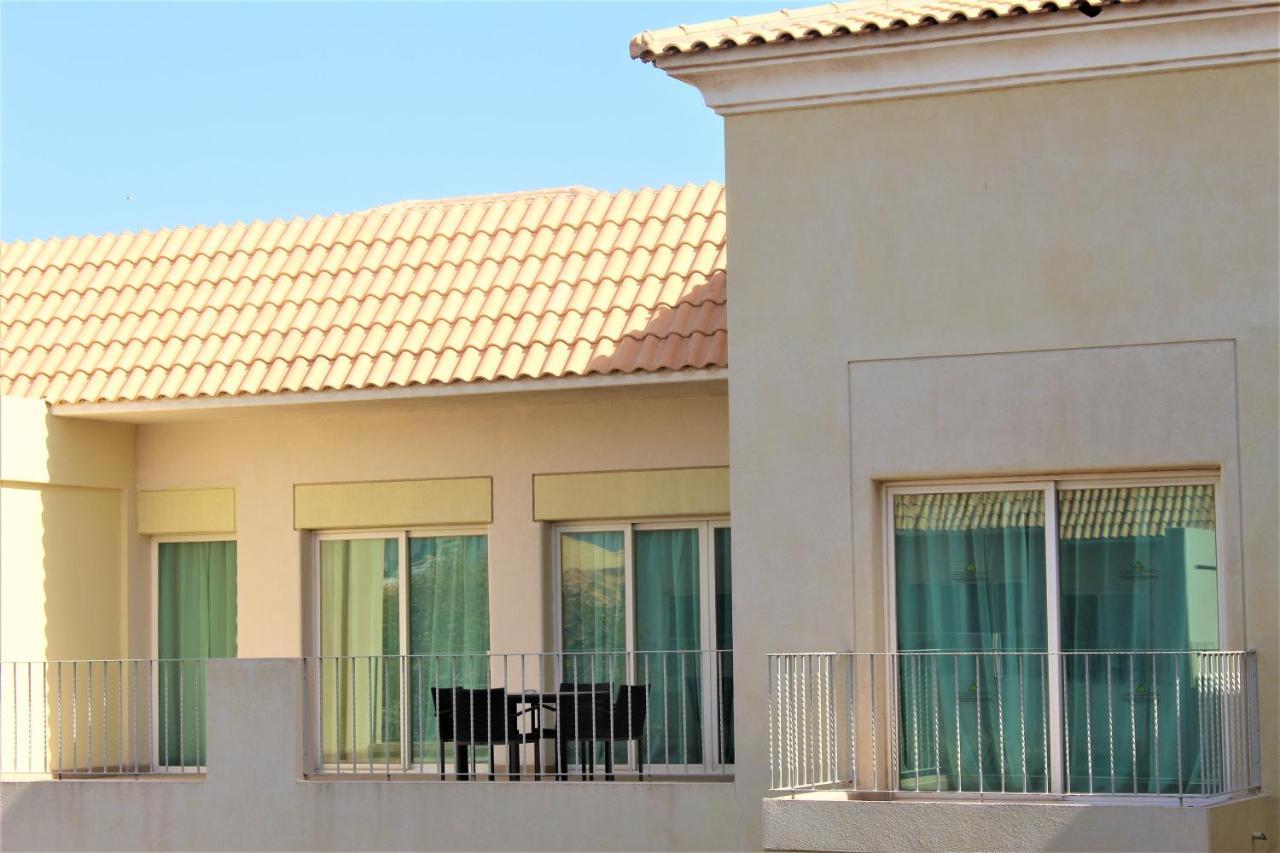 Mövenpick Hotel&Resort Al Bida'a Kuwait Salmiya Exterior foto A typical house in the community